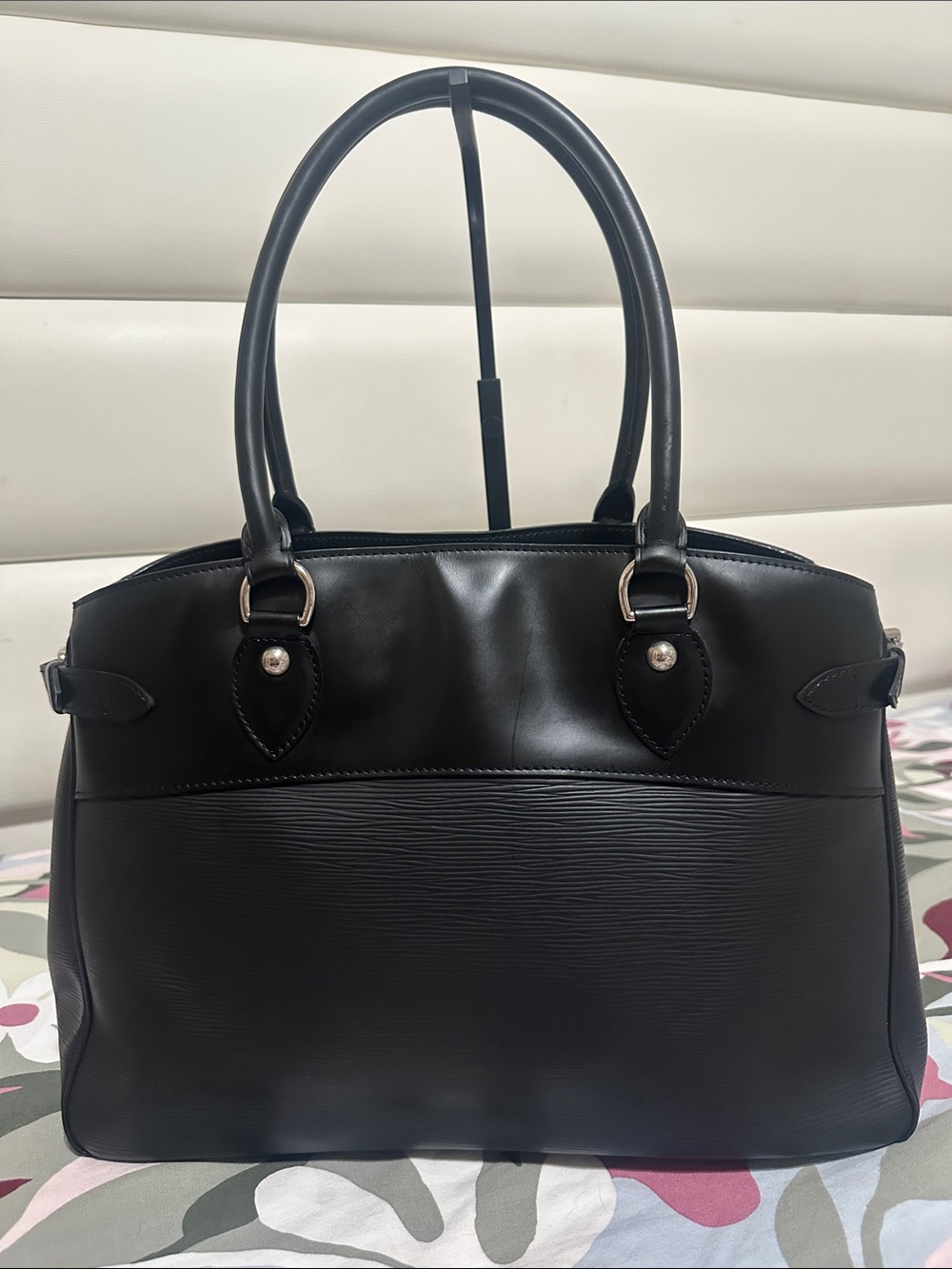 Louis Vuitton Passy Tote Epi Bag in Black - Picture 2 of 15